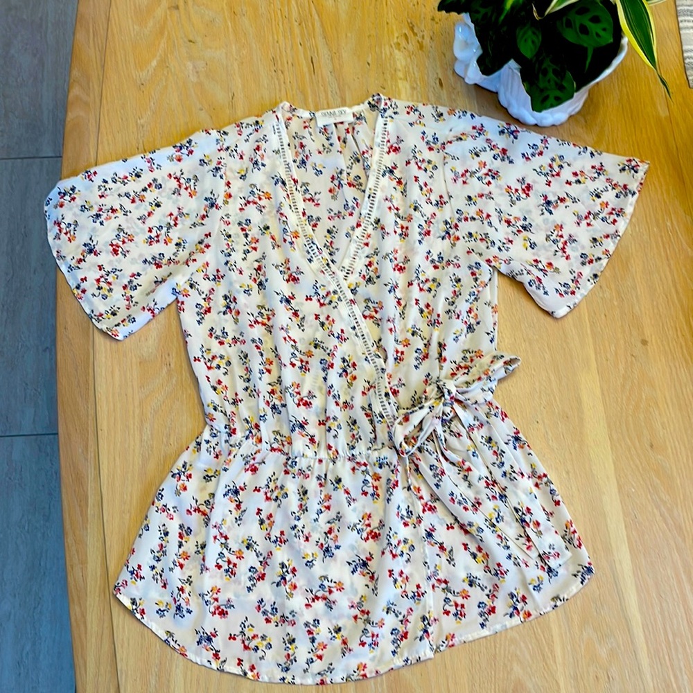 Sienna Sky size small blouse